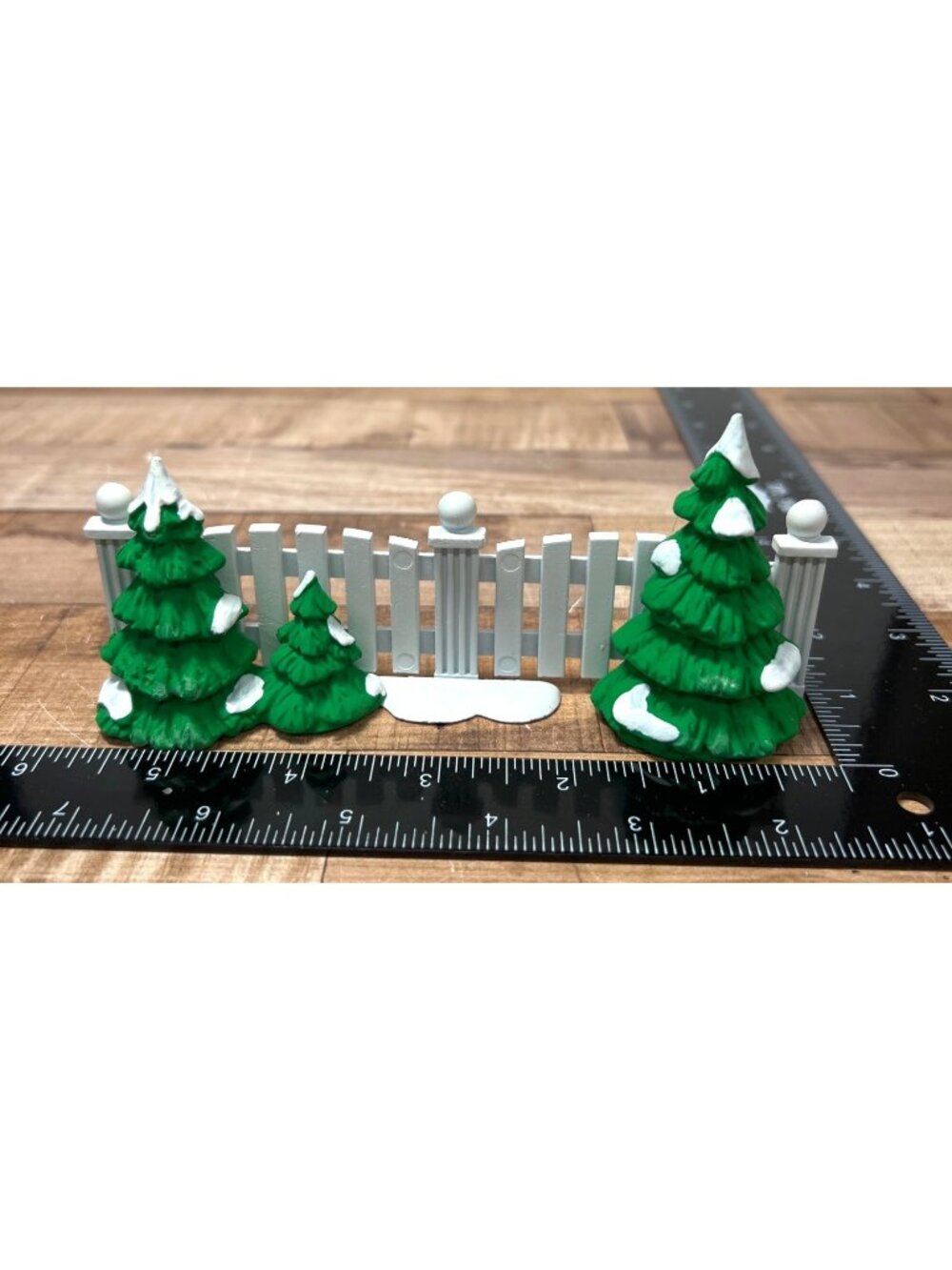 Dept 56 5207-8 Frosty Tree Lined Picket Fence